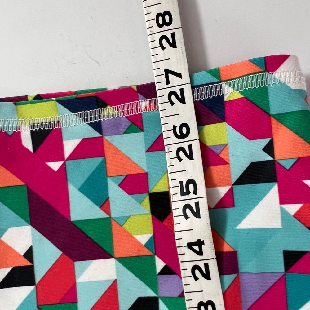 Geometric Patterned Fabletic Capris - Picture 7 of 8